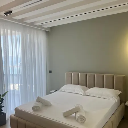 U N I Q U E By Sea View 아파트