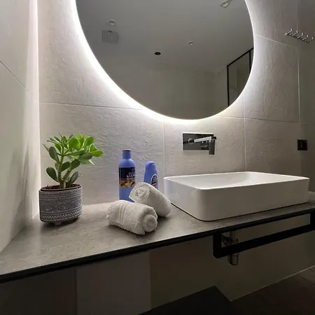 U N I Q U E By Sea View