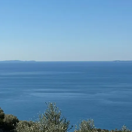 U N I Q U E By Sea View