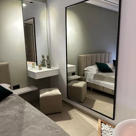 U N I Q U E By Sea View