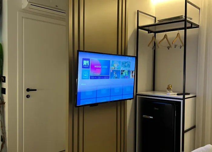 U N I Q U E By Sea View *