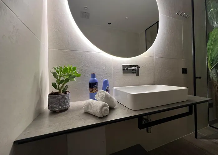 U N I Q U E By Sea View