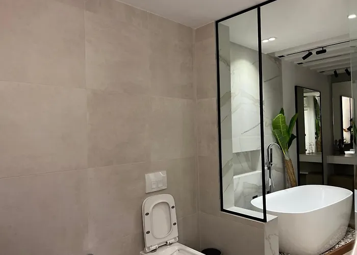 U N I Q U E By Sea View